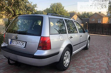 Універсал Volkswagen Golf 2000 в 