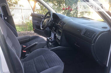 Універсал Volkswagen Golf 2000 в 