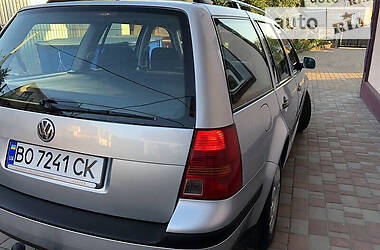 Універсал Volkswagen Golf 2000 в 