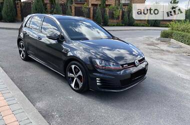 Хетчбек Volkswagen Golf 2014 в 