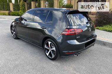 Хетчбек Volkswagen Golf 2014 в 