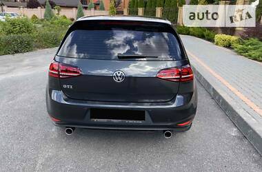 Хетчбек Volkswagen Golf 2014 в 