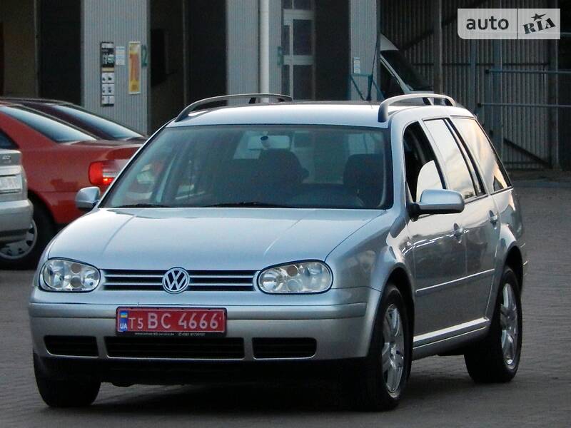 Універсал Volkswagen Golf 2002 в Сарнах