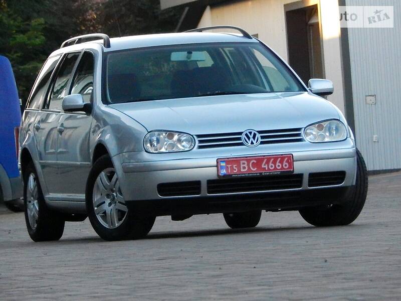 Універсал Volkswagen Golf 2002 в Сарнах