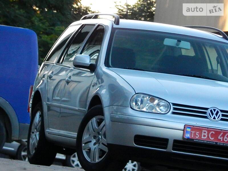 Універсал Volkswagen Golf 2002 в Сарнах