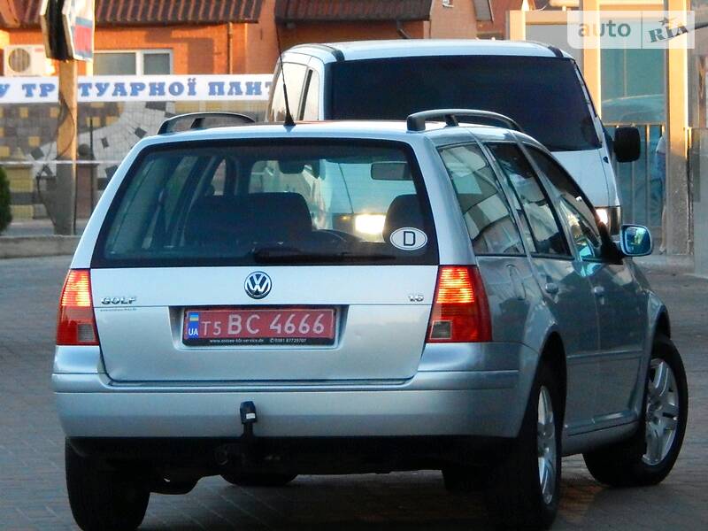 Універсал Volkswagen Golf 2002 в Сарнах