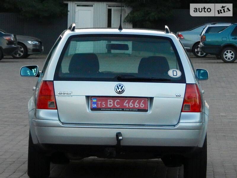 Універсал Volkswagen Golf 2002 в Сарнах