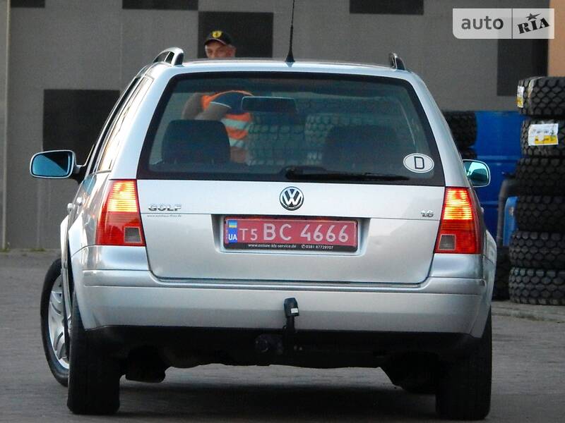 Універсал Volkswagen Golf 2002 в Сарнах