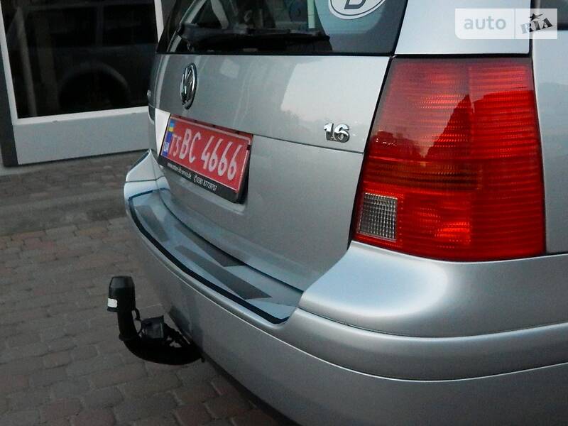 Універсал Volkswagen Golf 2002 в Сарнах