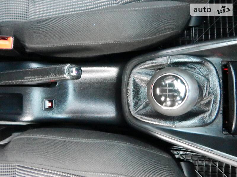 Універсал Volkswagen Golf 2002 в Сарнах