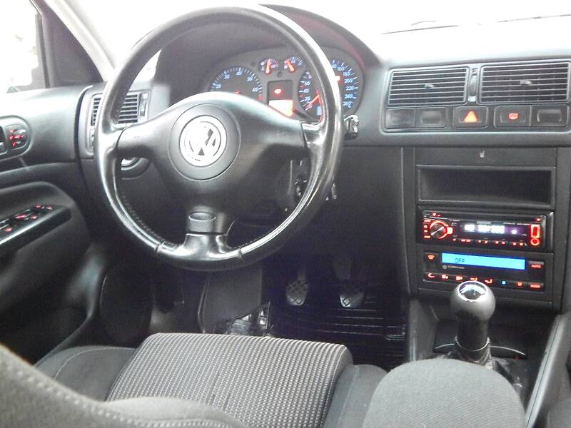 Універсал Volkswagen Golf 2002 в Сарнах