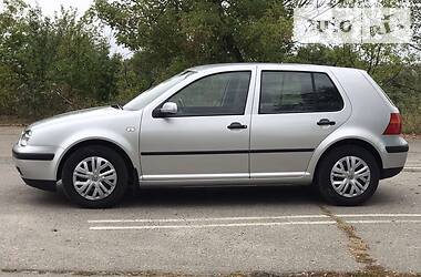 Хетчбек Volkswagen Golf 2001 в Сумах