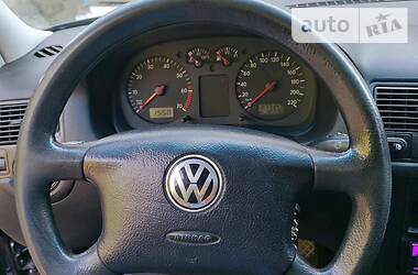 Хэтчбек Volkswagen Golf 1999 в Богуславе