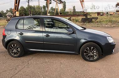Хетчбек Volkswagen Golf 2004 в 