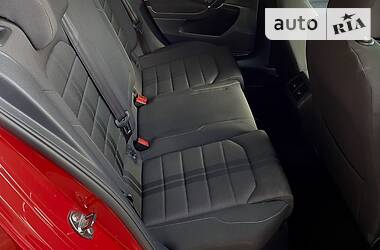 Хетчбек Volkswagen Golf 2012 в 