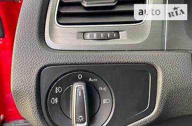 Хетчбек Volkswagen Golf 2012 в 