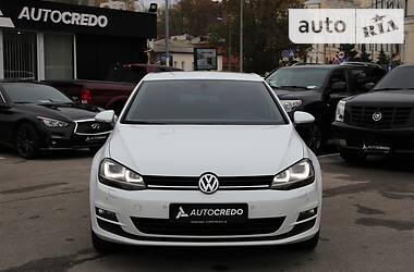 Хэтчбек Volkswagen Golf 2015 в 