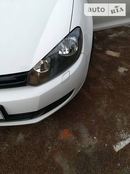 Универсал Volkswagen Golf 2012 в Глухове