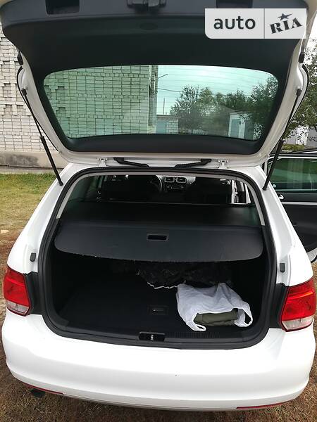 Универсал Volkswagen Golf 2012 в Глухове