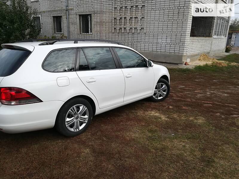 Универсал Volkswagen Golf 2012 в Глухове