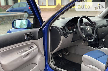 Хетчбек Volkswagen Golf 2001 в 
