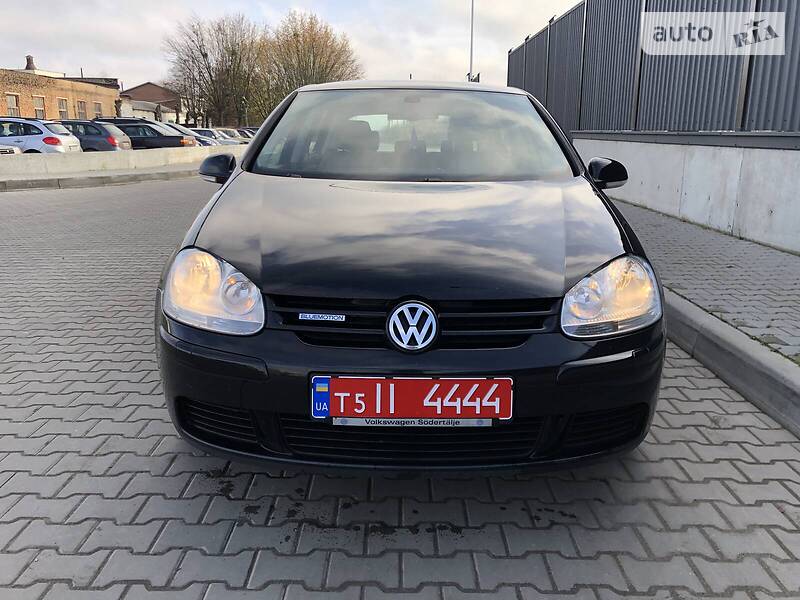 Хэтчбек Volkswagen Golf 2008 в Луцке