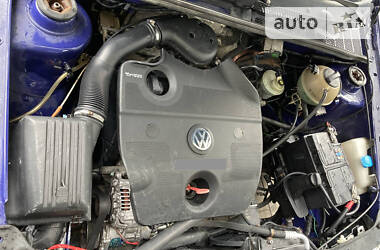 Хетчбек Volkswagen Golf 1996 в 