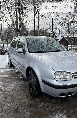 Хэтчбек Volkswagen Golf 2000 в Сваляве