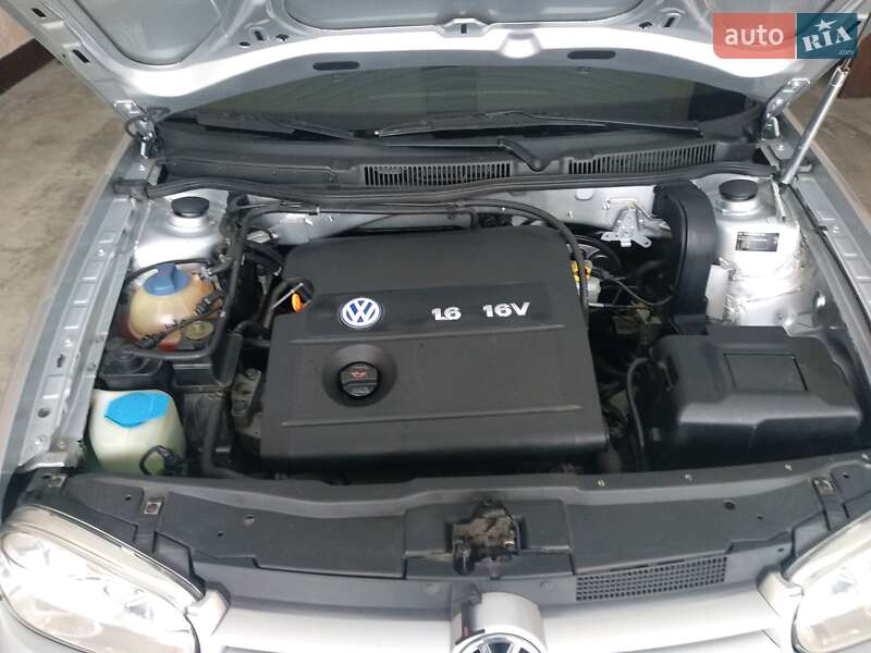 Хетчбек Volkswagen Golf 2001 в Івано-Франківську