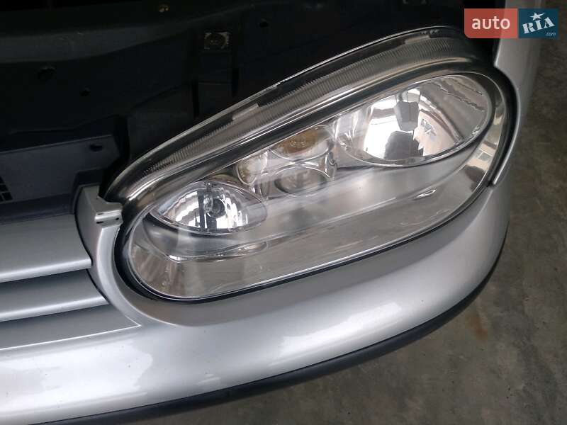 Хетчбек Volkswagen Golf 2001 в Івано-Франківську