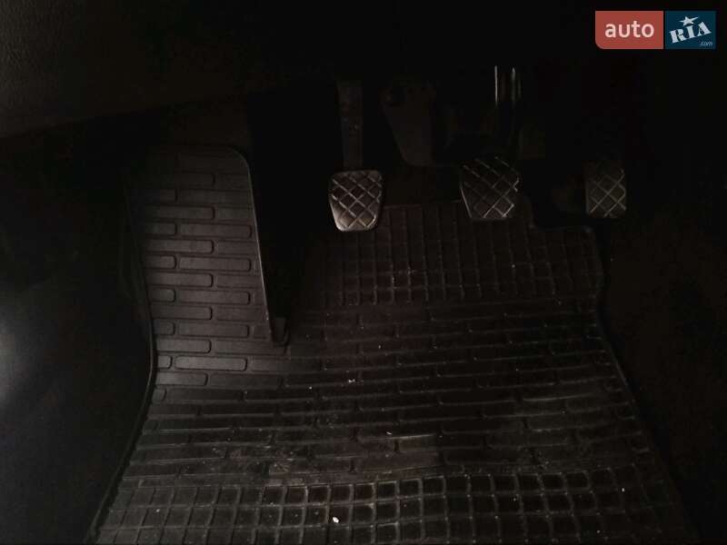 Хетчбек Volkswagen Golf 2001 в Івано-Франківську