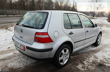 Хэтчбек Volkswagen Golf 2002 в Киеве