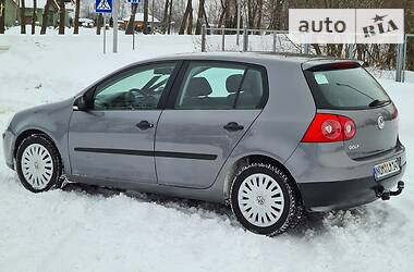 Хэтчбек Volkswagen Golf 2005 в Самборе