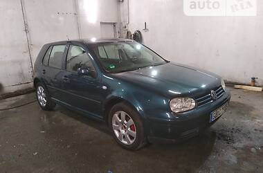 Хэтчбек Volkswagen Golf 2003 в Луцке