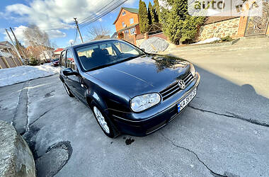 Хэтчбек Volkswagen Golf 2001 в Киеве