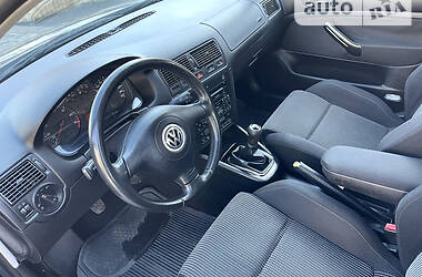 Хэтчбек Volkswagen Golf 2001 в Киеве