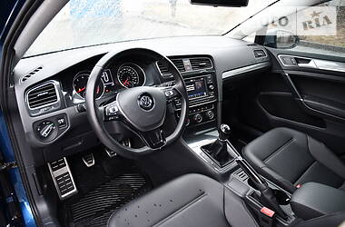 Универсал Volkswagen Golf 2018 в Долине