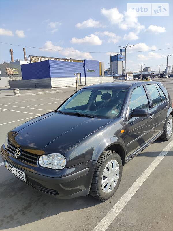 Хэтчбек Volkswagen Golf 1999 в Чуднове