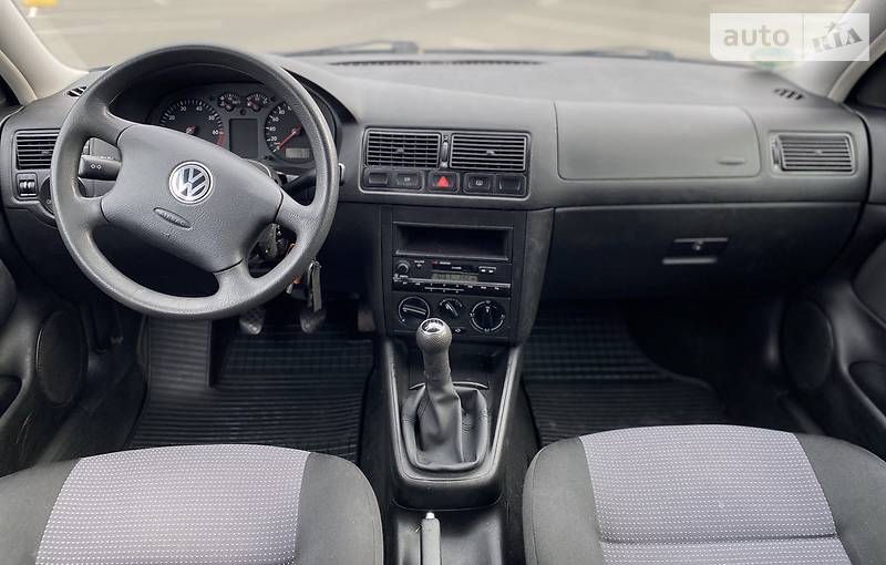 Хэтчбек Volkswagen Golf 2002 в Киеве