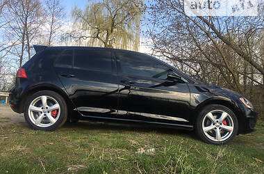 Хэтчбек Volkswagen Golf 2016 в Ровно