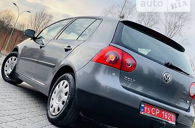 Хетчбек Volkswagen Golf 2005 в Трускавці