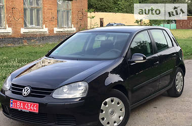Хэтчбек Volkswagen Golf 2004 в 