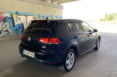 Хэтчбек Volkswagen Golf 2016 в Киеве