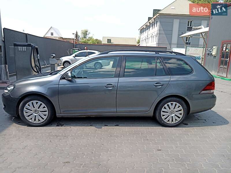 Универсал Volkswagen Golf 2010 в Черновцах