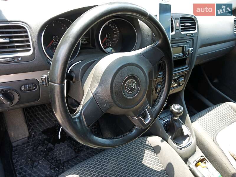 Универсал Volkswagen Golf 2010 в Черновцах