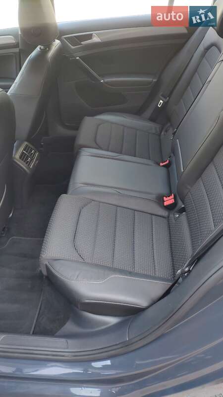 Універсал Volkswagen Golf 2016 в Чернівцях