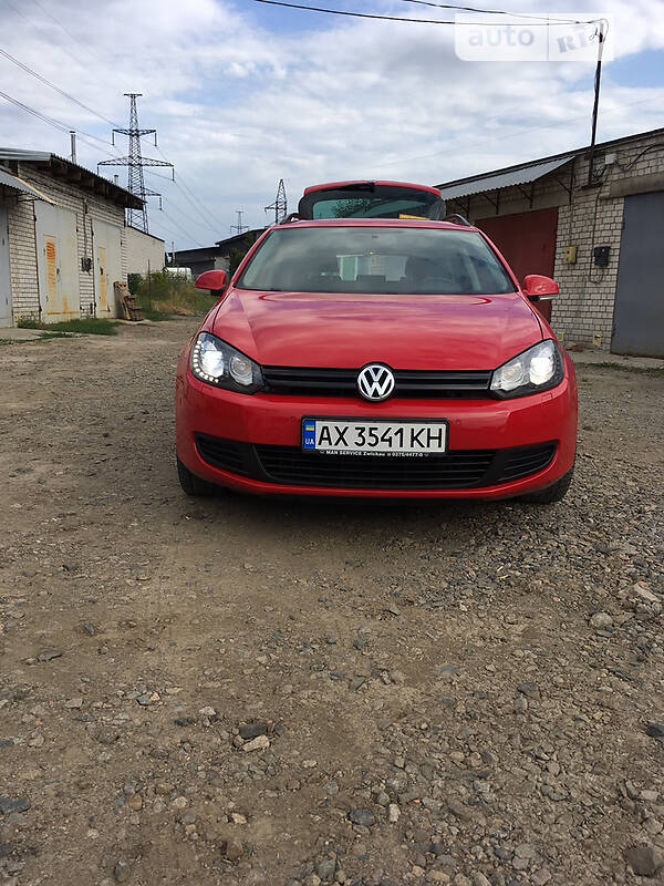 Універсал Volkswagen Golf 2011 в Харкові