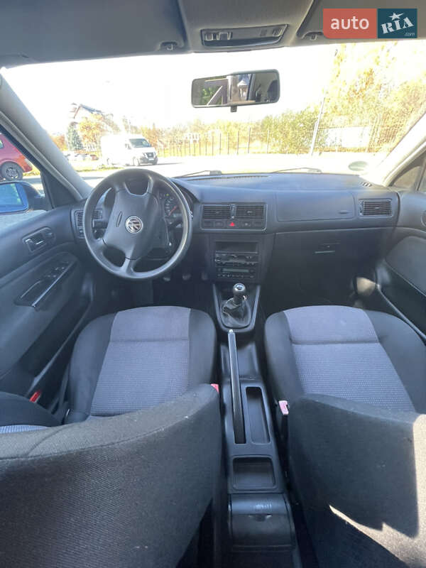 Хетчбек Volkswagen Golf 2001 в Трускавці