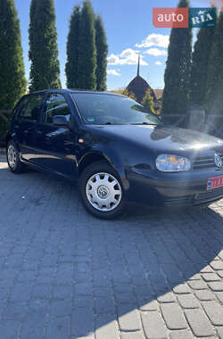 Хэтчбек Volkswagen Golf 2001 в 
