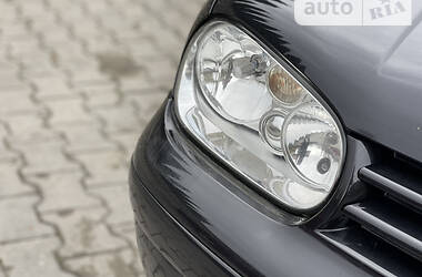 Хетчбек Volkswagen Golf 2000 в 